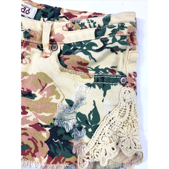 Mudd Denim Shorts Juniors 7 Yellow Floral Lace Shorttail Booty Cut Offs Distress - Picture 2 of 10